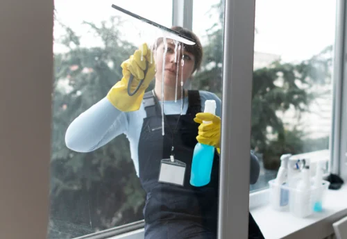 Nettoyage de vitres intérieures et extérieures à Rieupeyroux